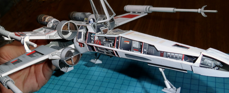 Illustration for article titled Japanese craftsman creates perfect sci-fi ship replicas using just paper